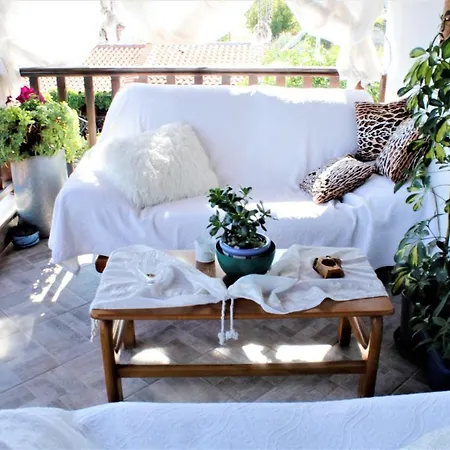 Nyaraló Attic Paradise By The Sea *